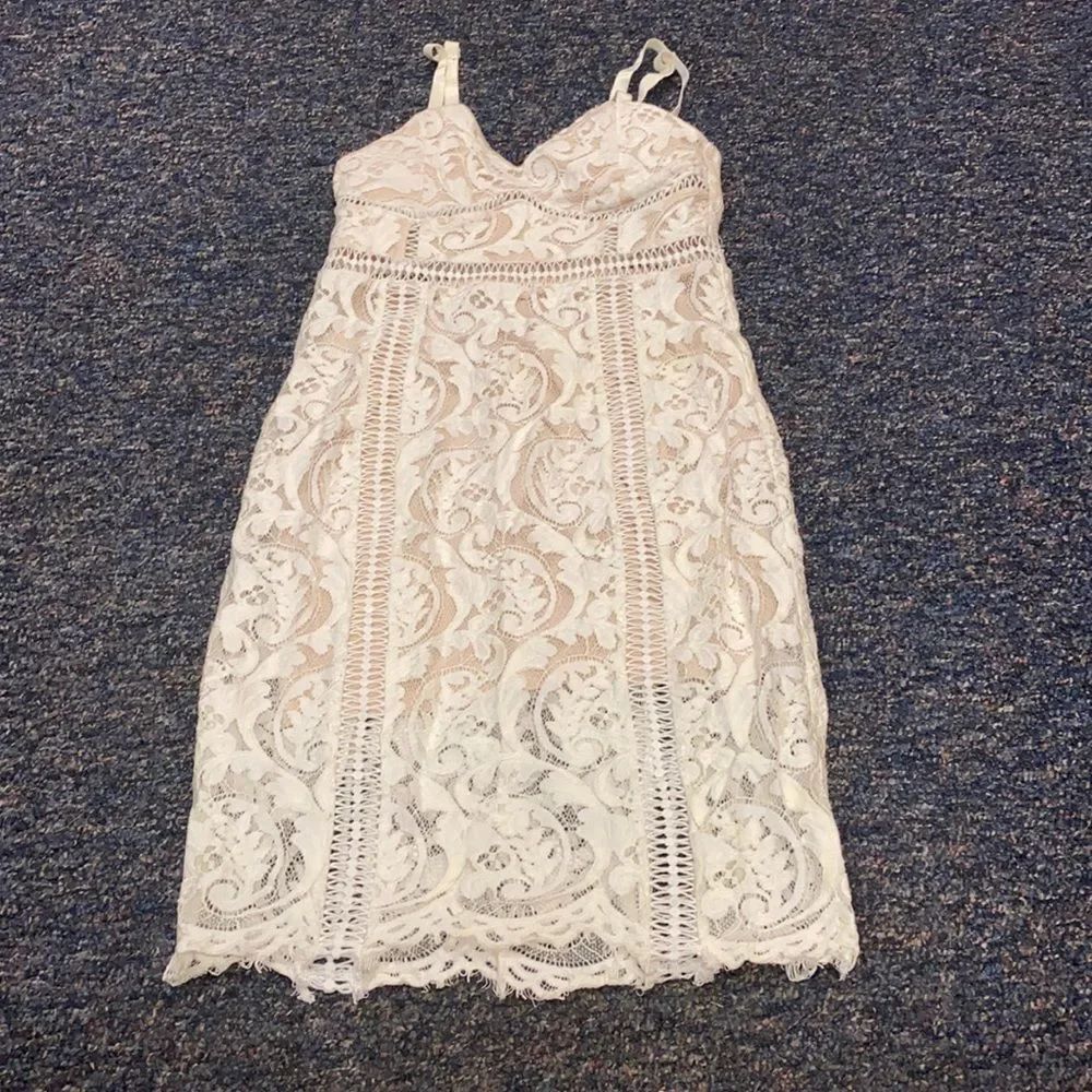 Fashion Nova white crotchet overlay Dress sz. M